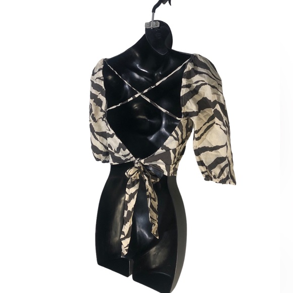 Zebra 🦓 Print Unique Crop Top with sleeves. - Picture 3 of 4